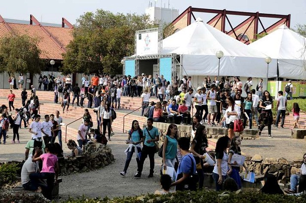 Alunos de quase 600 escolas participam de palestras e visitas interativas. Foto: Foca Lisboa/UFMG
